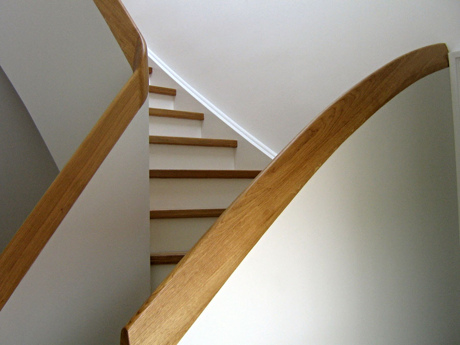 Treppen auf Beton · Eiche auf Beton mit Eiche-Handlauf